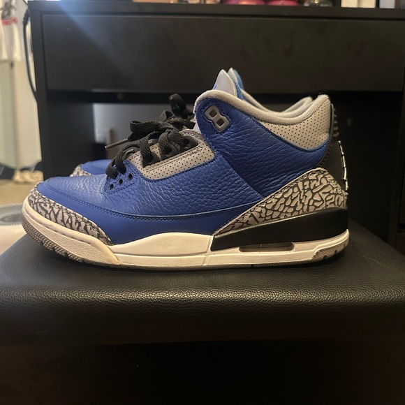 retro 3 varsity royal